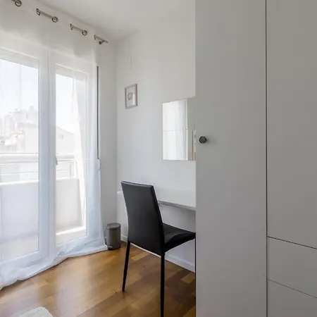 Izabela L Apartment *